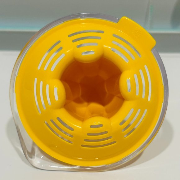 Like New 🍋 OXO 🍋 Good Grips Small Citrus Juicer, Yellow - Picture 16 of 16